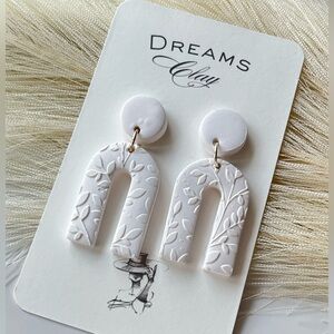 Dreams Clay White Textured Arch Earrings